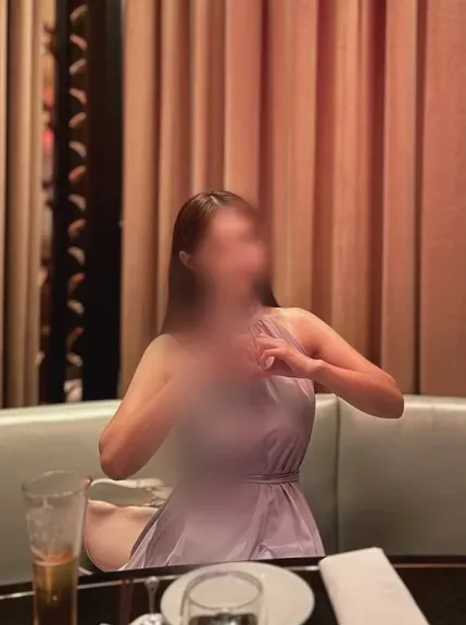 Ela, 30