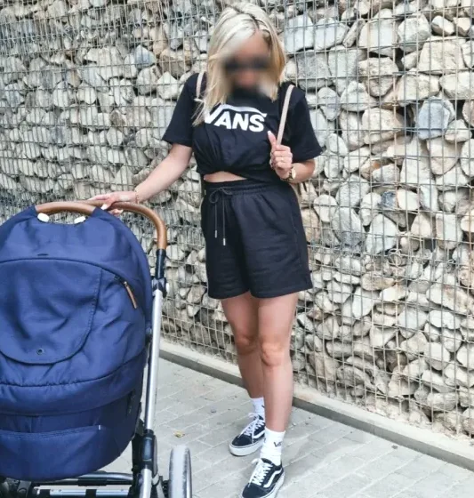 Leonie, 34