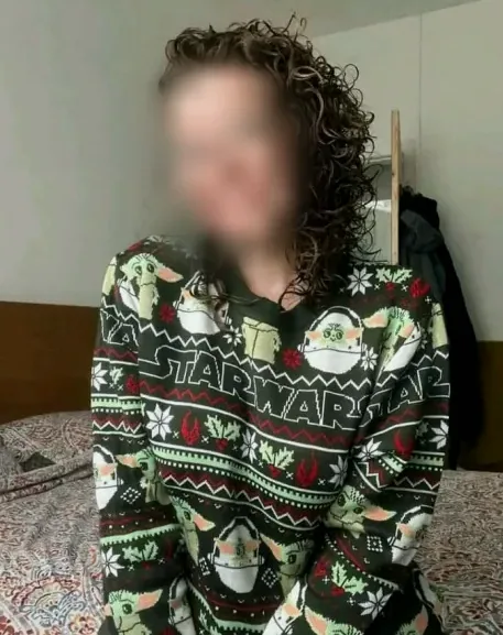 Neele, 33