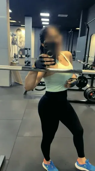 Nicole, 39
