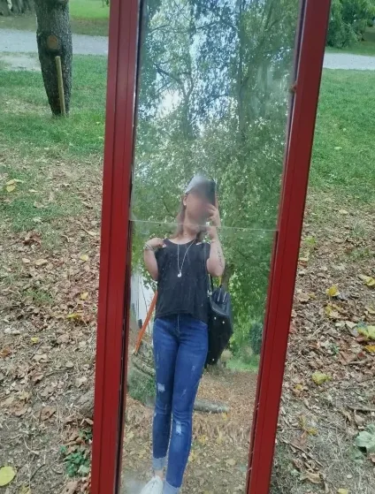 Nina, 27