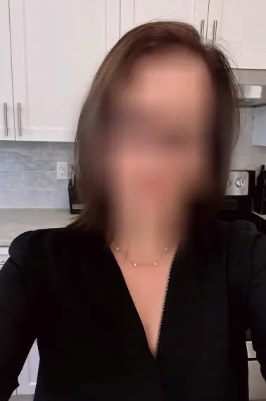 Pia, 38