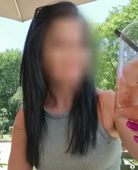 Sandra, 31